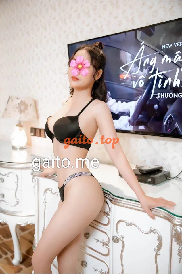 Thúy Linh Em gái Tây Bắc thân hình quyến rũ lần đầu ra mắt