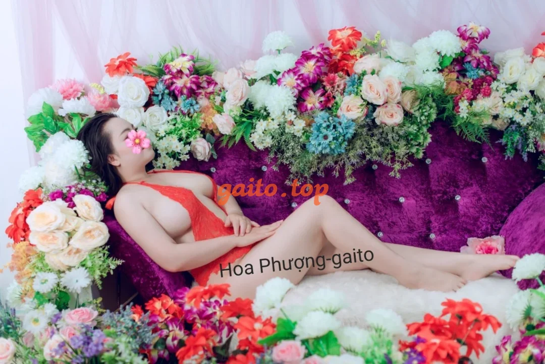 YẾN VY-CÔ BÉ SN 2000 MŨM MĨM, DỄ THƯƠNG,ĐÁNG YÊU.