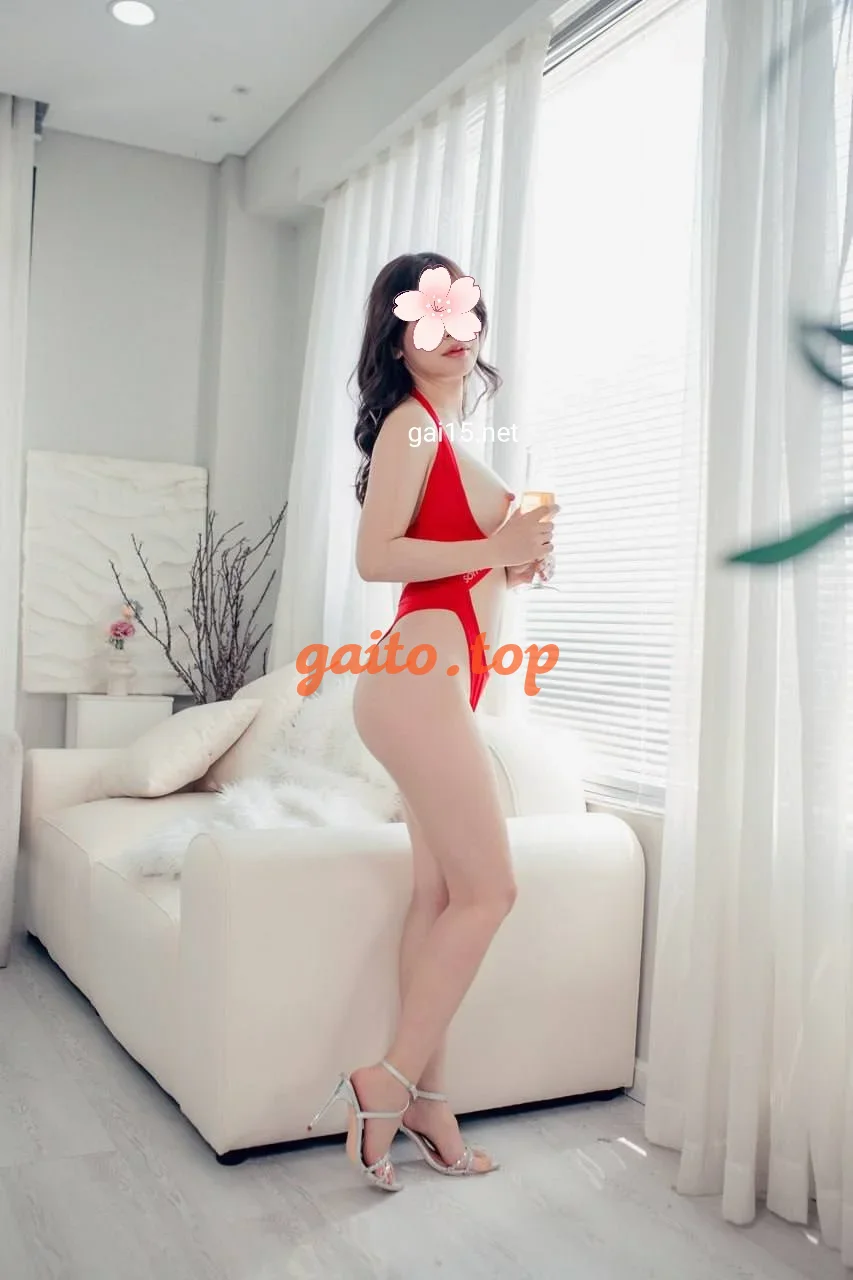 Ý NHI XINH VÚ TO SEXY NÓNG BỎNG BÚ LIẾM ĐIÊU LUYỆN CHIỀU KHÁCH