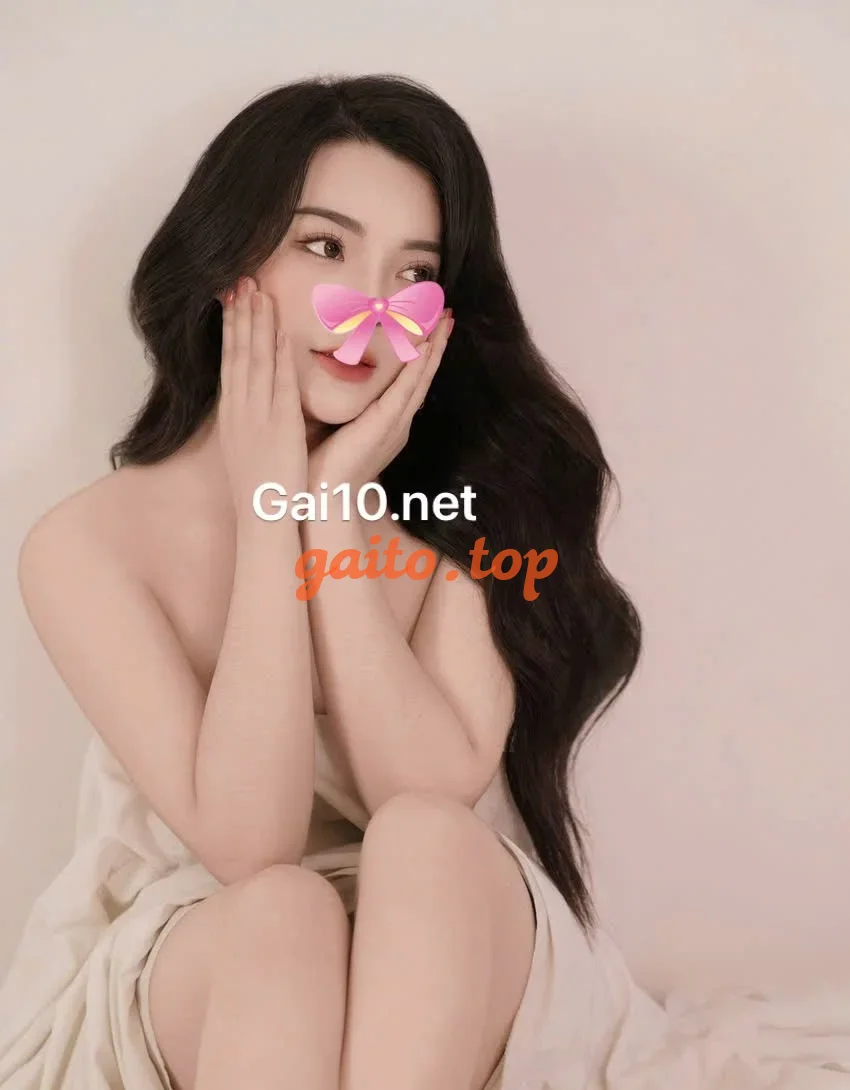 NHÃ LINH XINH QUYẾN RŨ SEXY NUỘT NÀ HÀNG MỚI LẦN ĐẦU ĐI LÀM
