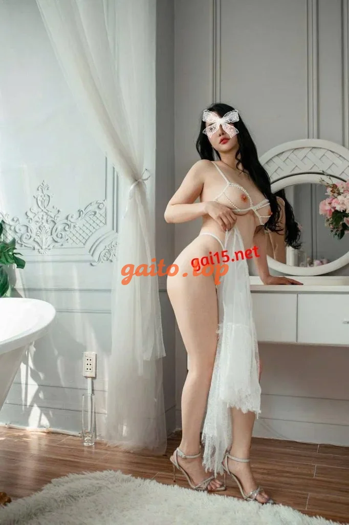 QUỲNH NGA XINH SANG BODY BỐC LỬA CUỐN HÚT