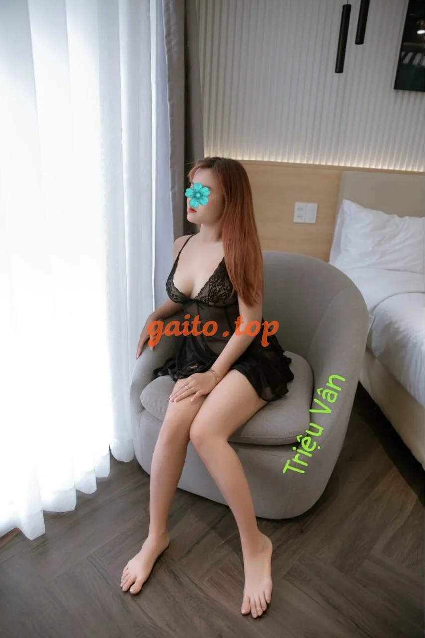 Ngọc Trinh_ Body nóng bỏng, hàng tình cảm chiều khách