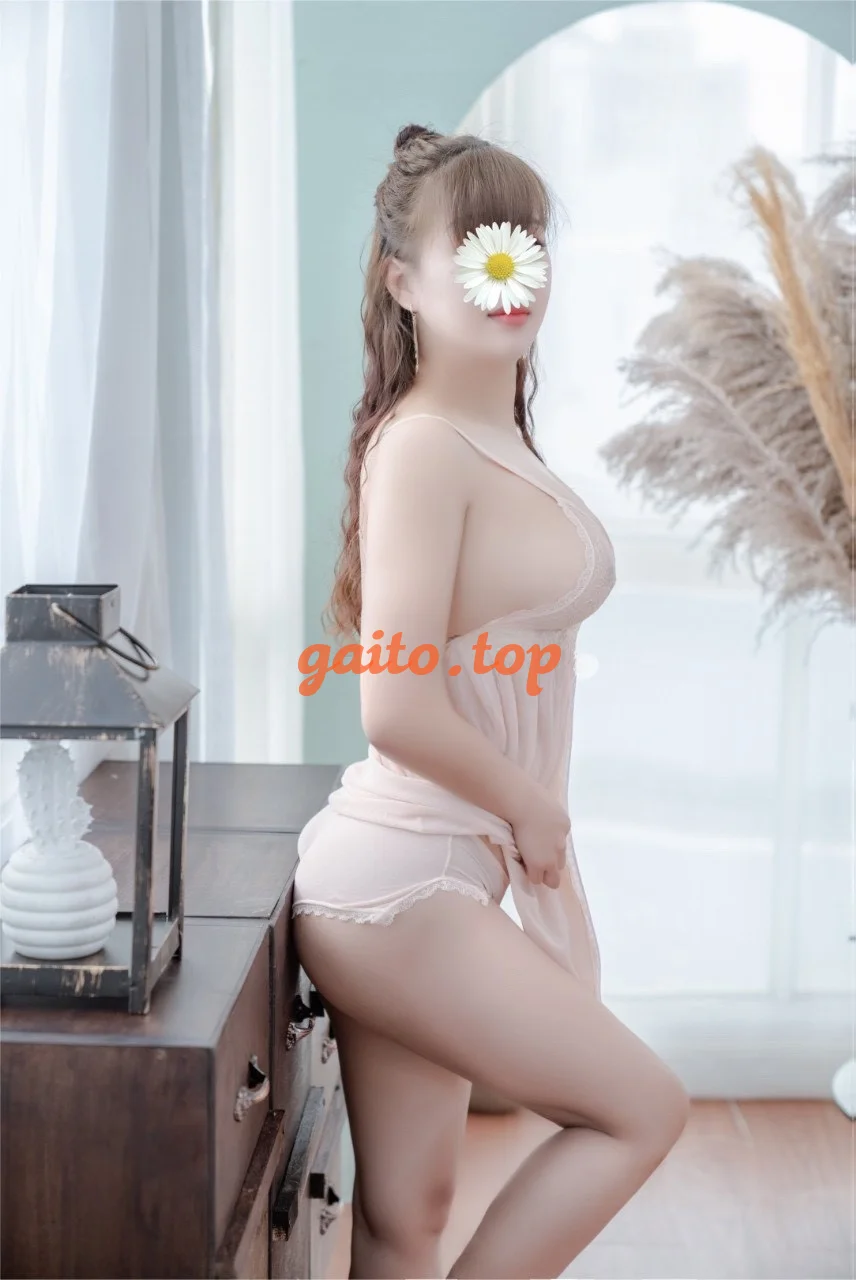 ANH THƯ - Vòng 1 siêu to mông cong bím khít - SEXY