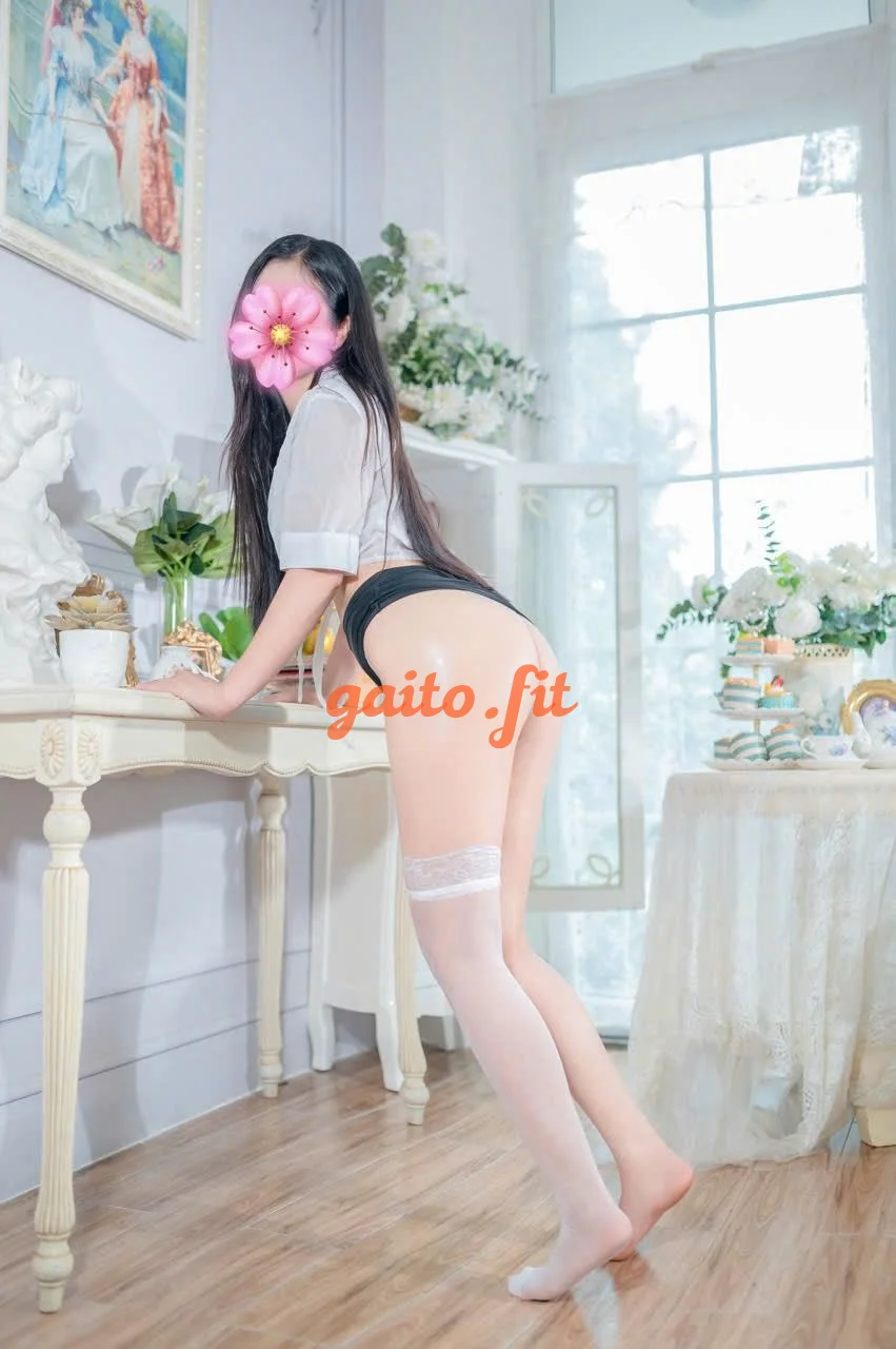 Kim Ngân_ Gái xinh chiều khách, body gợi cảm