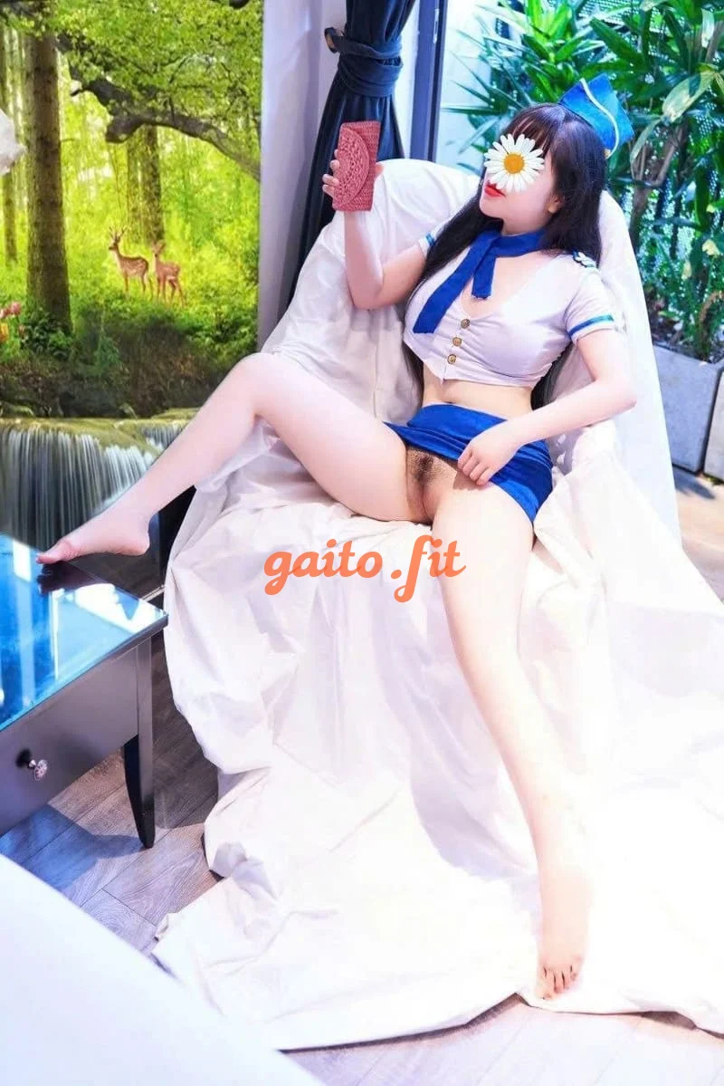 pé QUỲNH NHƯ_bé ngây thơ lần đầu tập tành bước vào gaito