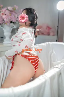 BÉ LINH LINH XINH XẮN ĐÁ BI BÚ LIẾM ĐI ĐƯỜNG LƯỠI ĐIÊU LUYỆN