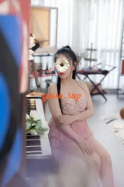 BÉ NA - CÔ NÀNG VÚ TO NHÍ NHẢNH HỒN NHIÊN