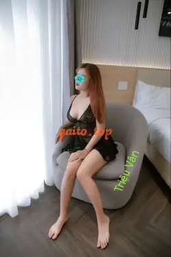 Ngọc Trinh_ Body nóng bỏng, hàng tình cảm chiều khách