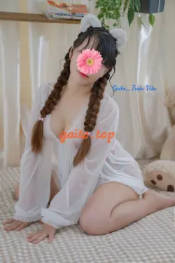 Linh Chi_ Gái dâm dễ thương, body gợi cảm