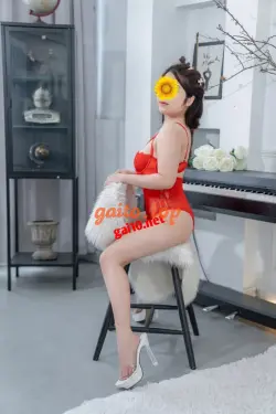 QUỲNH MY DỄ THƯƠNG VÚ TO HIỀN THỤC MỚI VÀO ĐI LÀM LẦN ĐẦU