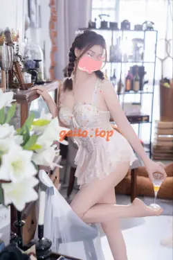 Bé Loan- em hàng nóng hổi, thơm ngon!!!
