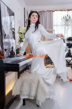 THÚY AN XINH DUYÊN DÁNG TUYỆT PHẨM ÁO DÀI LÀM TÌNH ĐÁ BI LIẾM CU RẤT DÂM VÀ PHÊ
