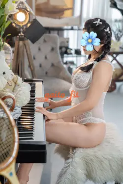 BÉ HUYỀN XINH XẮN THÂN THIỆN TÌNH CẢM
